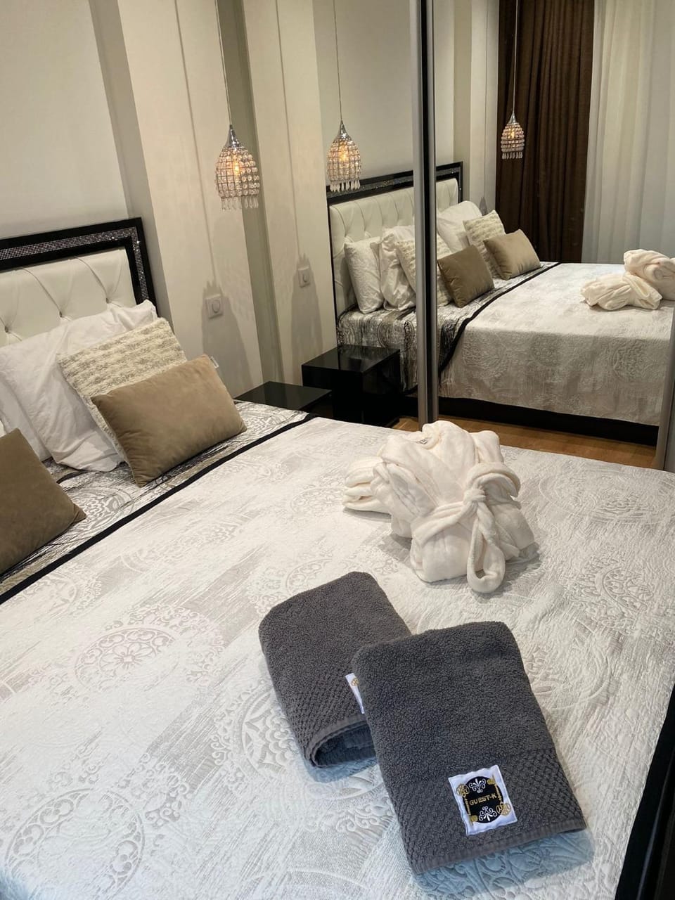 Bed, Photo of the whole room, Bedroom, towels