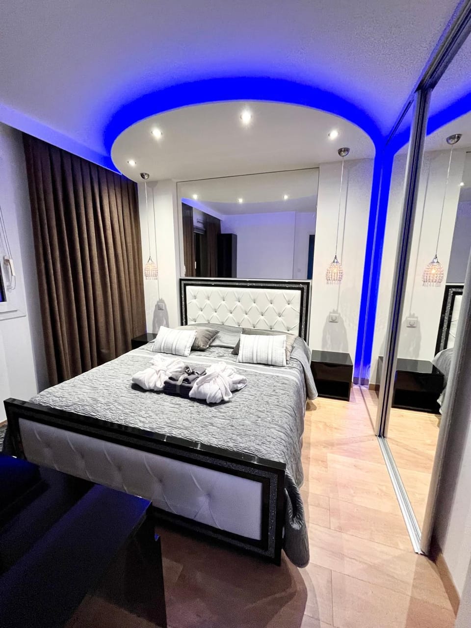 Bed, Photo of the whole room