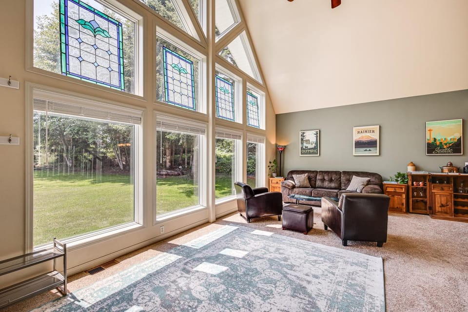 Hot Tub, Deck and Game Room Port Angeles Home House in Olympic National Park