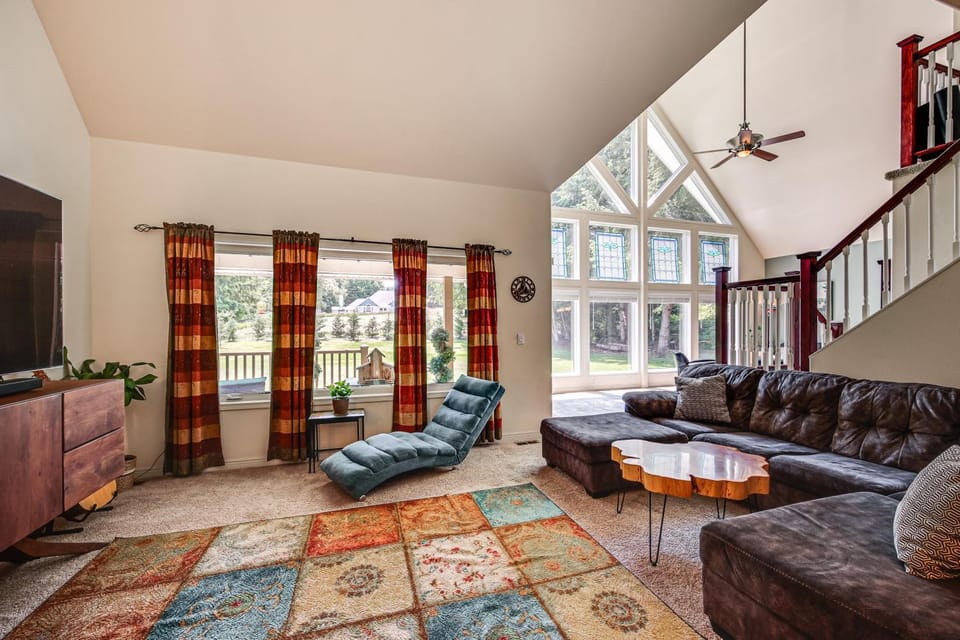Hot Tub, Deck and Game Room Port Angeles Home House in Olympic National Park