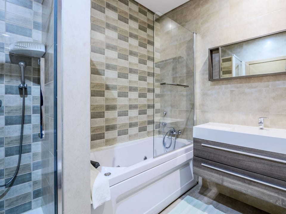 Shower, Toilet, Bathroom, Bath