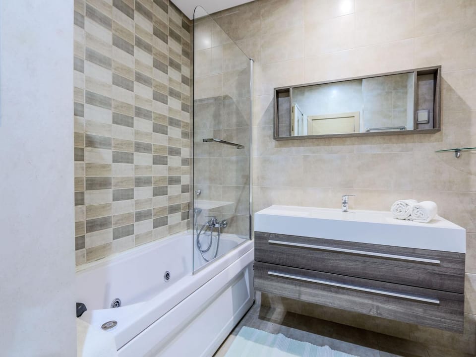 Shower, Toilet, Patio, Bathroom, Bedroom, Bath