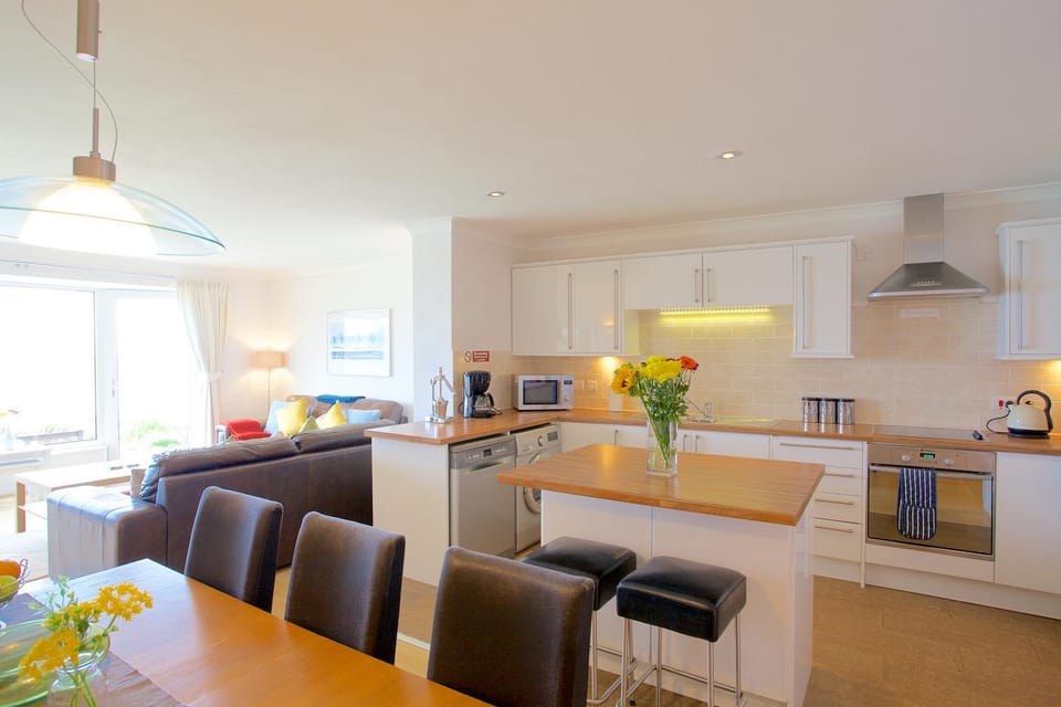 Kitchen or kitchenette, Living room, Dining area