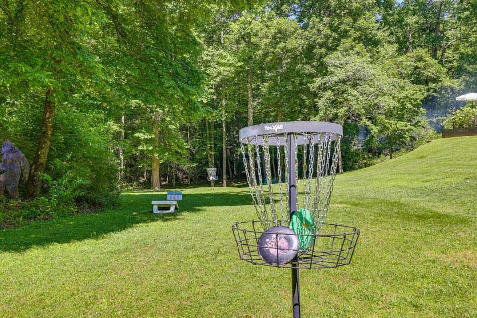 Hot Tub, Fire Pit: Family-Friendly Murphy Home House in Tennessee
