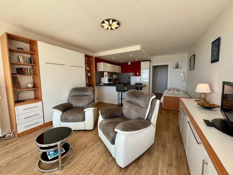 Studio rénové avec vue mer, parking, pour 3 personnes à Quiberon - FR-1-478-56 Apartment in Quiberon