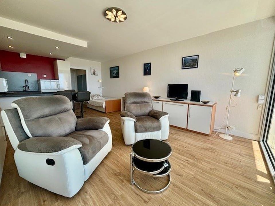 Studio rénové avec vue mer, parking, pour 3 personnes à Quiberon - FR-1-478-56 Apartment in Quiberon