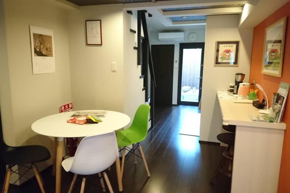 Seating area, Dining area