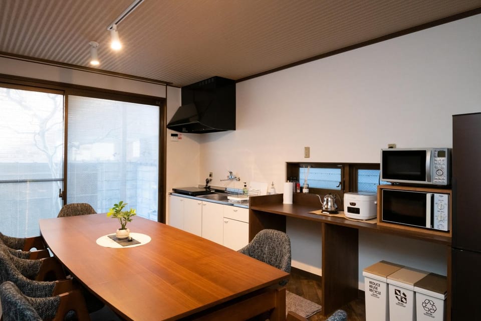 Kitchen or kitchenette, Dining area, stove