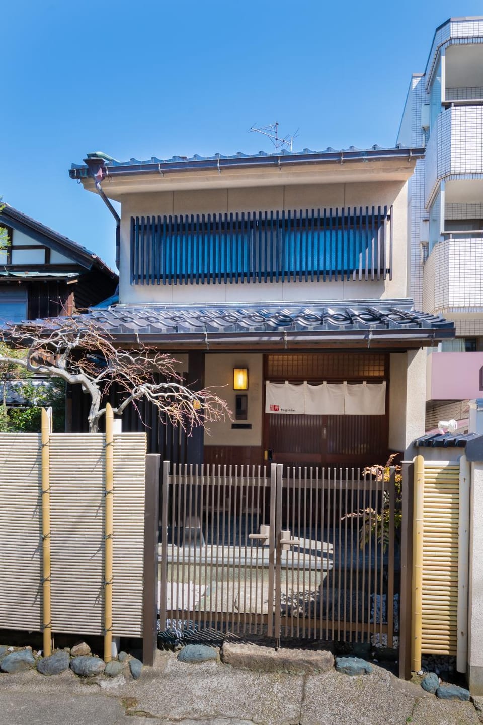 Property building, Facade/entrance, Day