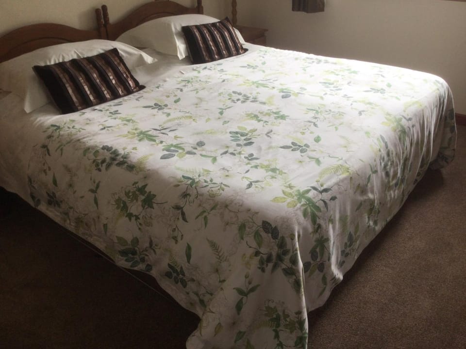 Albertine ,A warm welcome awaits you ,Offering en-suite room only accommodation,Ideal location for Solent Way ,High Street ,Isle of Wight ,New Forest Vacation rental in Lymington