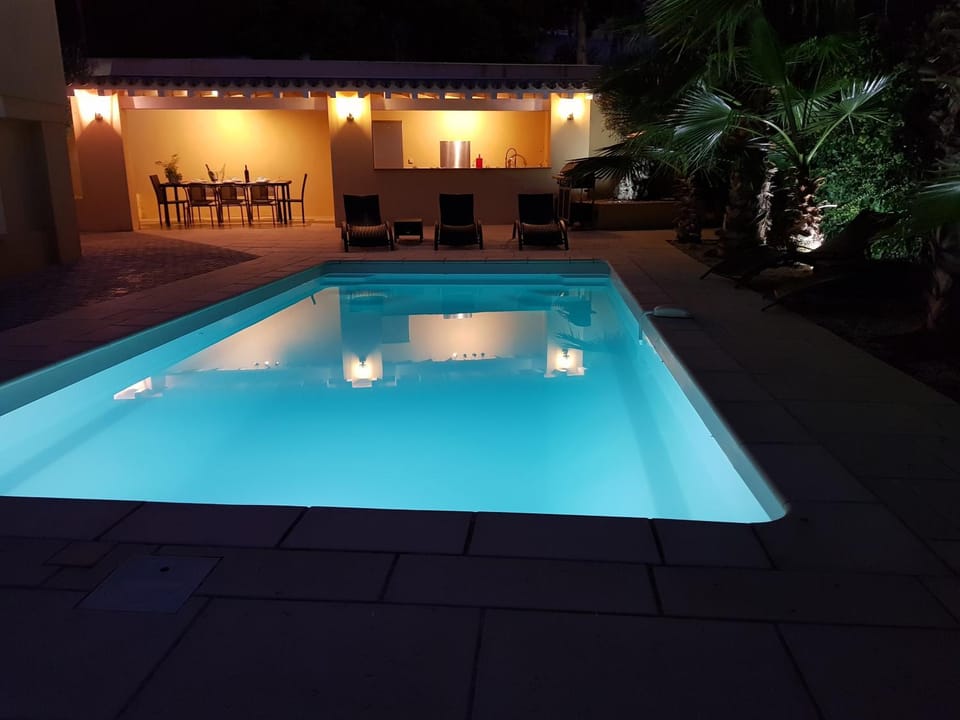 Villa Bambou Piscine Chauffée Villa in Nimes