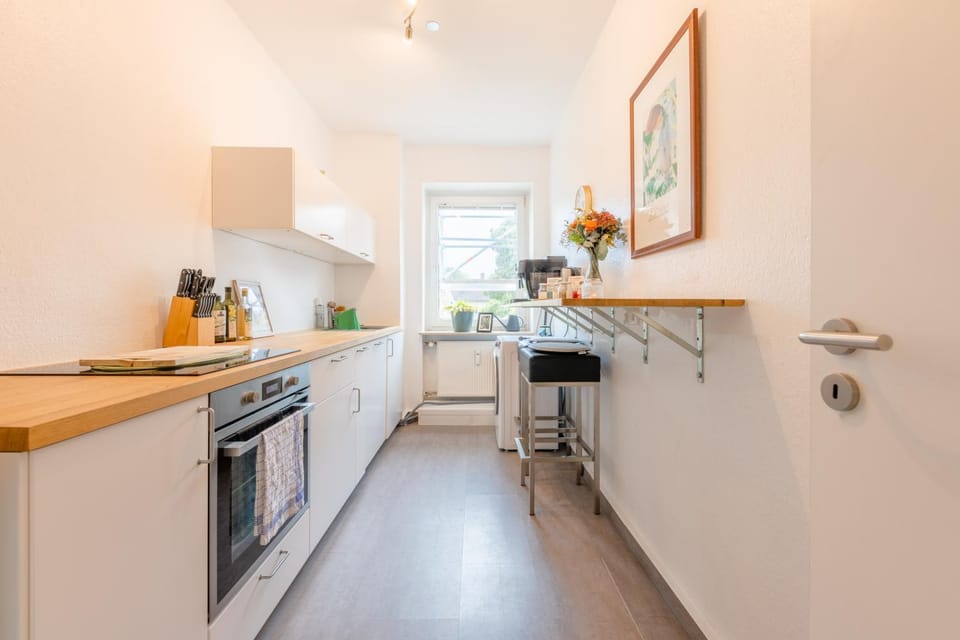 Kitchen or kitchenette, stove, washing machine