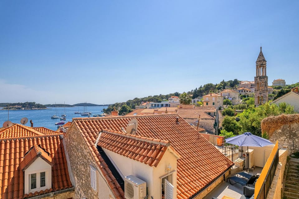 Neighbourhood, Balcony/Terrace