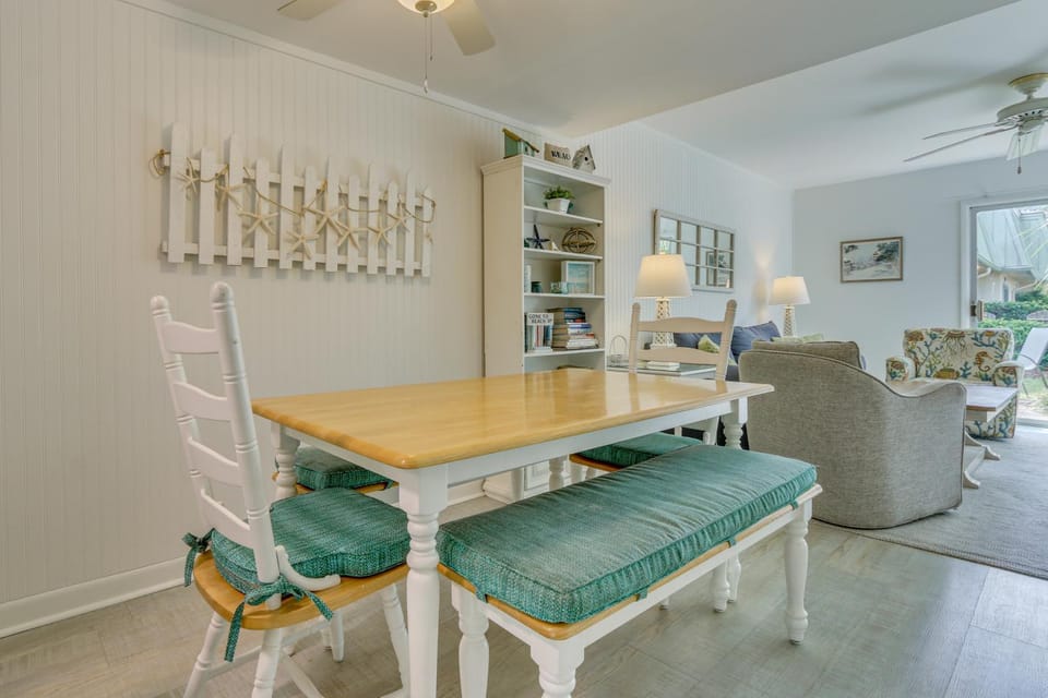 Walk to Beach! Hilton Head Island Escape w/ Pool House in South Forest Beach
