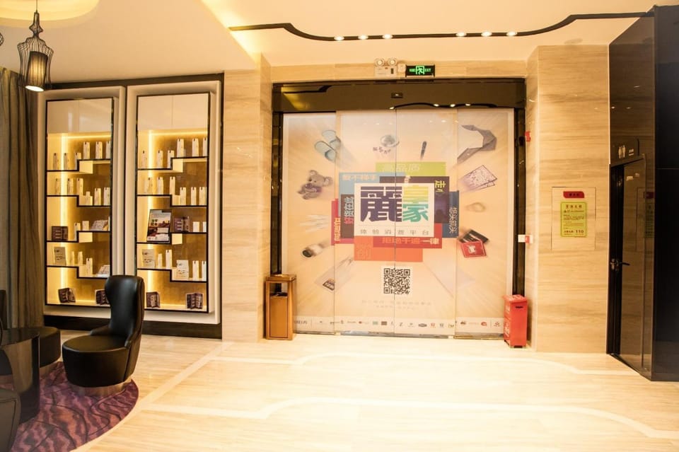 Lavande Hotels·Shenzhen North Railway Station Bantian Metro Station Hotel in Shenzhen
