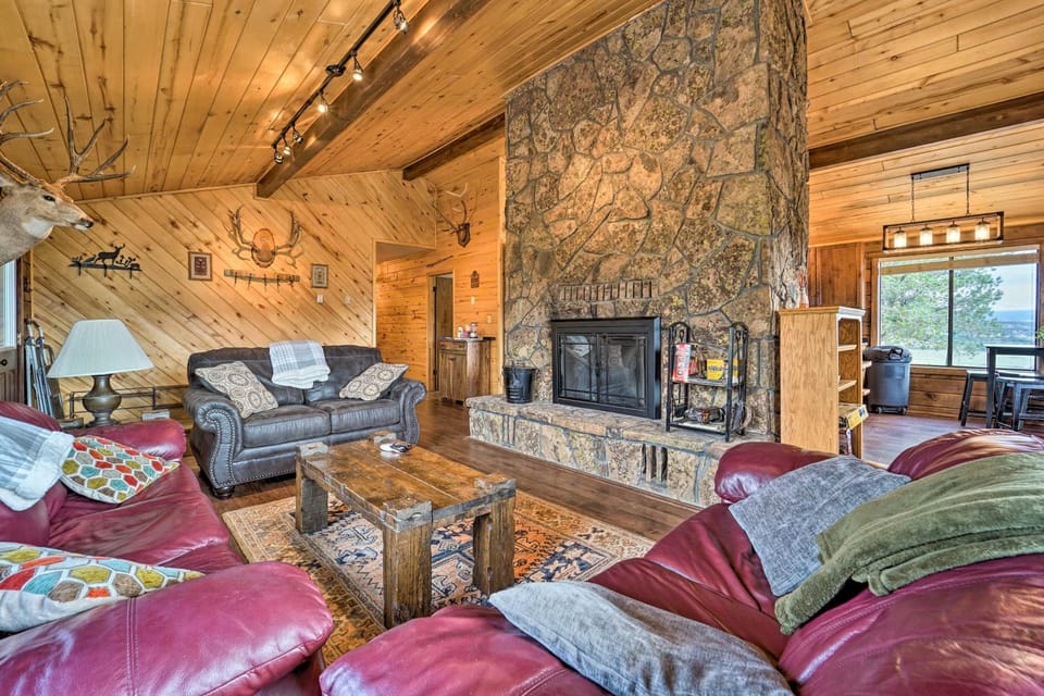 Sprawling Mountain-View Cabin: 5 Mi to Mesa Verde Cabin in Colorado