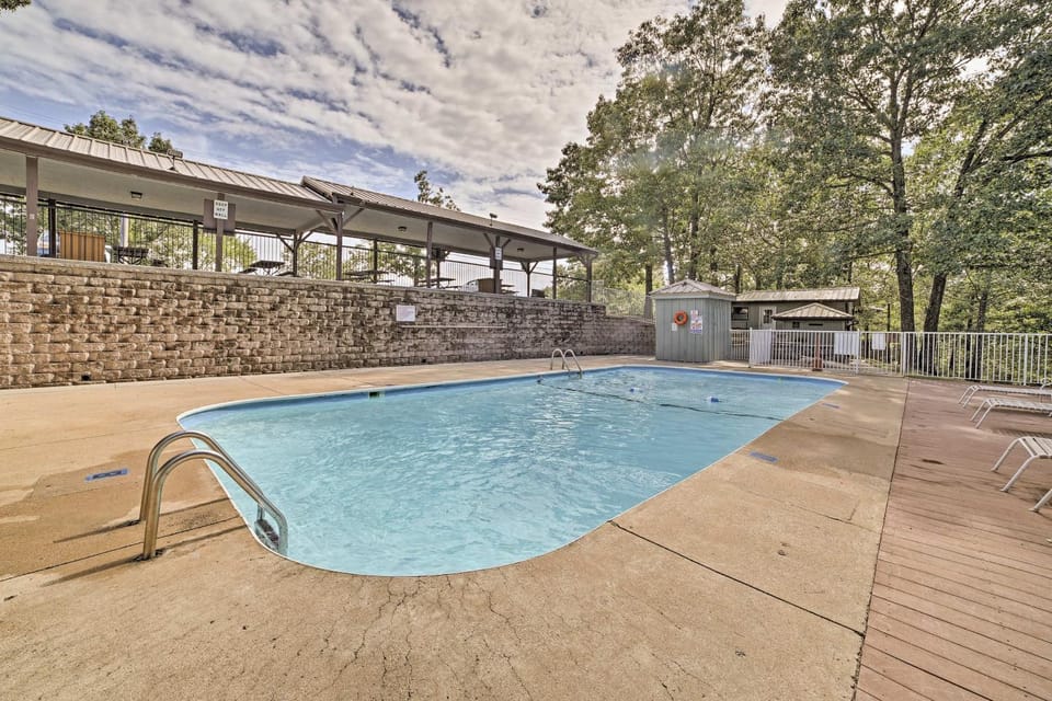 2 Mi to Silver Dollar City: Reed Springs Condo House in Table Rock Lake