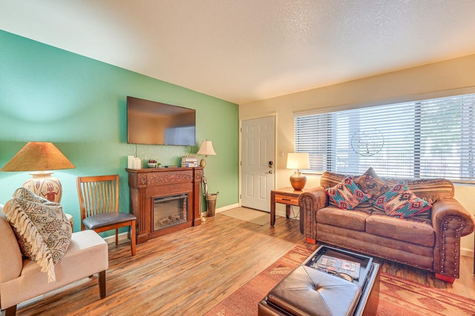'The Painted Pony' Sedona Condo: Pool & Gym Access House in Village of Oak Creek