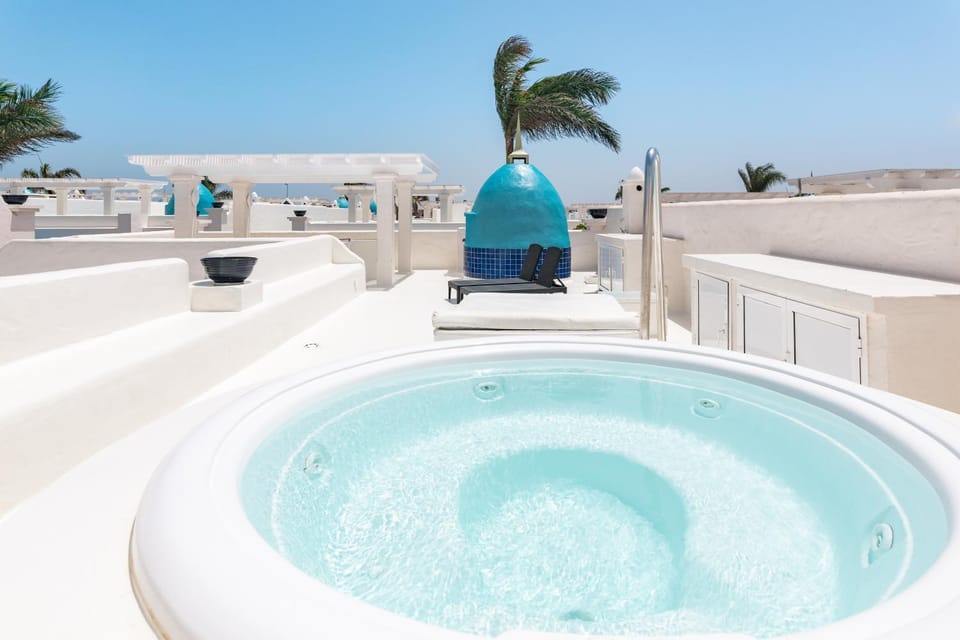 Patio, Hot Tub, Solarium, Balcony/Terrace