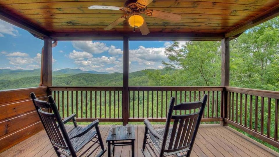 Balcony/Terrace, Mountain view