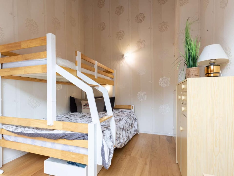 Duplex 6 personnes à Saint Lary village avec parking - FR-1-296-297 Apartment in Saint-Lary-Soulan
