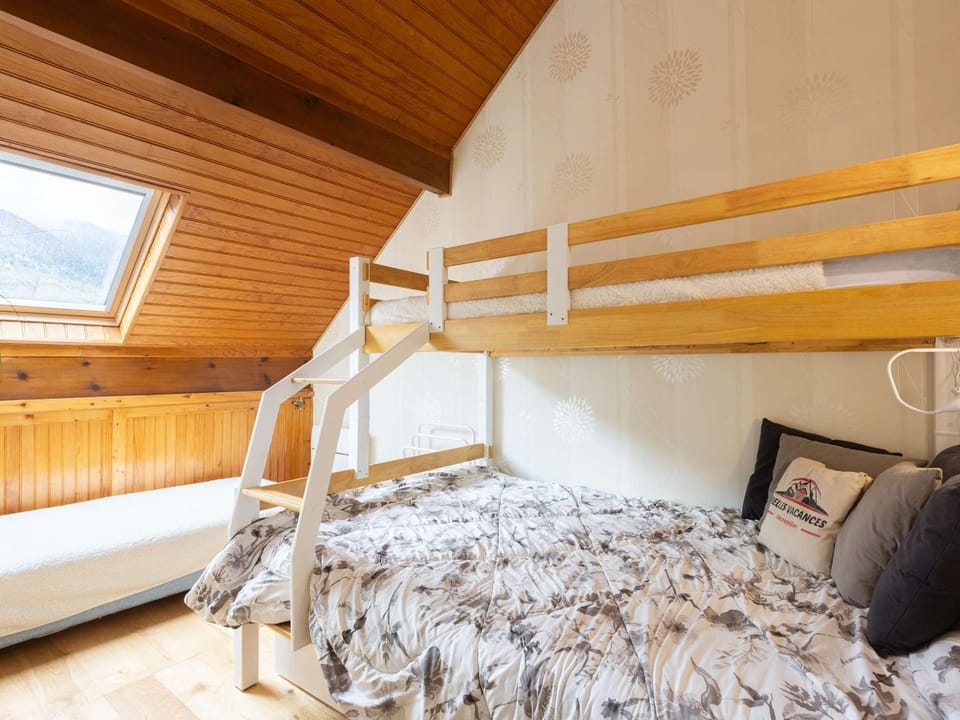 Duplex 6 personnes à Saint Lary village avec parking - FR-1-296-297 Apartment in Saint-Lary-Soulan
