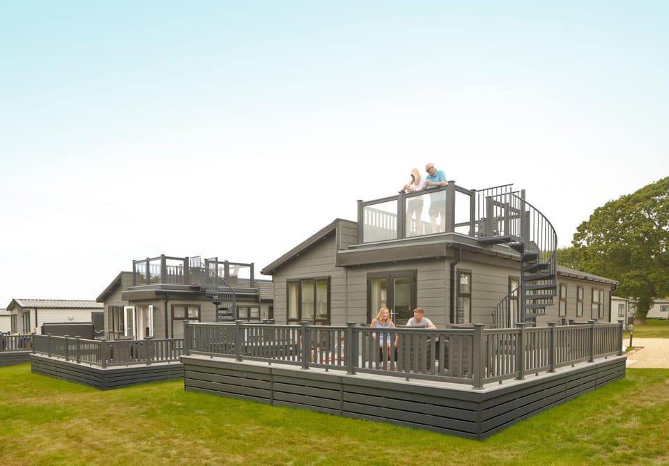 Property building, Patio, Hot Tub, Balcony/Terrace, Seating area