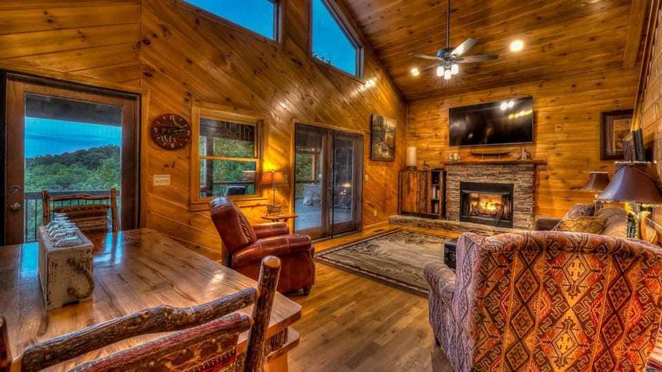 Lake Vista Lodge House in Blue Ridge Lake
