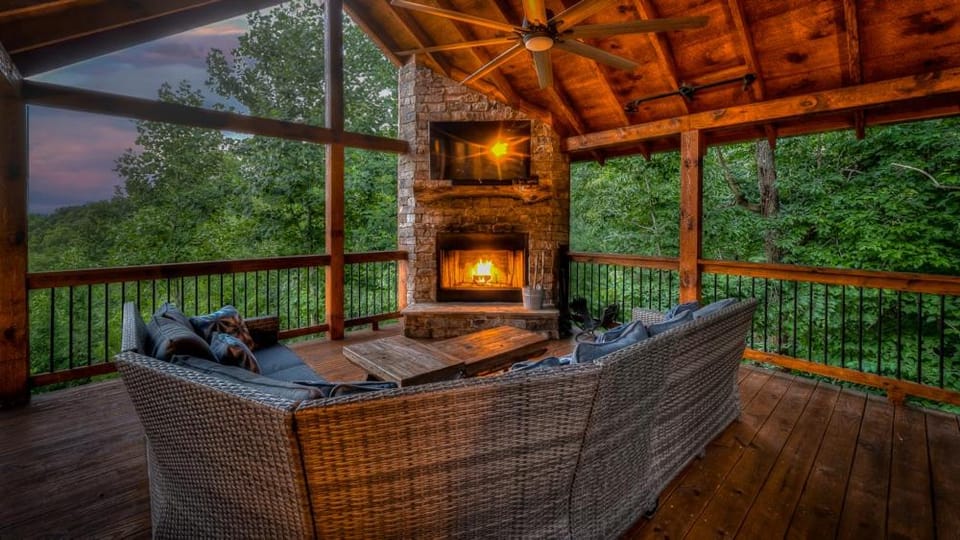 Lake Vista Lodge House in Blue Ridge Lake