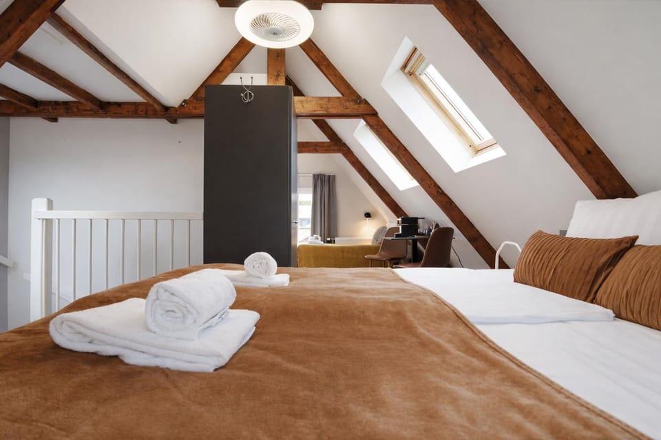 Bed, Coffee/tea facilities, Photo of the whole room, Bedroom, hair dryier, towels
