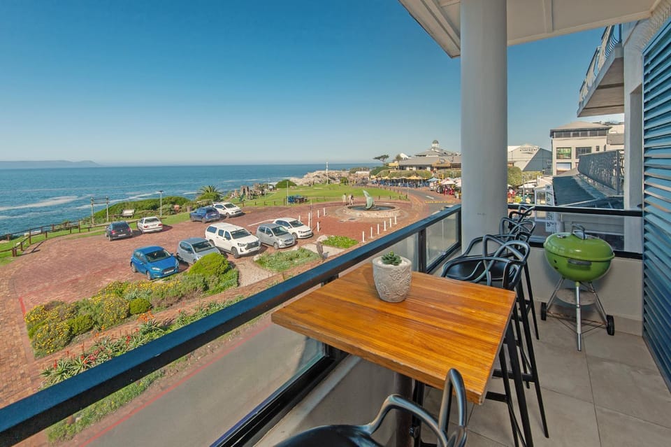 View (from property/room), Balcony/Terrace, Seating area, Dining area, Sea view