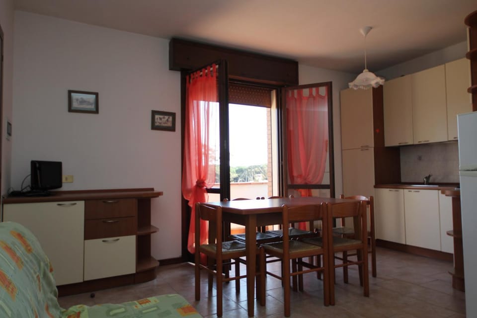 Kitchen or kitchenette, Living room, Dining area