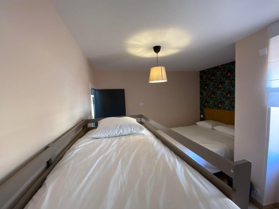 Bed, Photo of the whole room, Bedroom, bunk bed