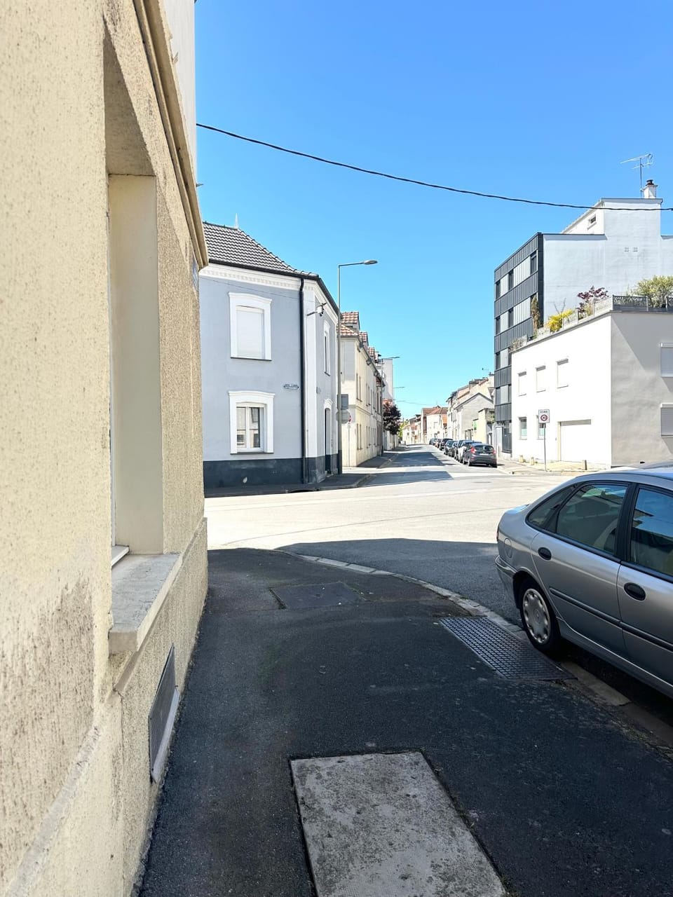 Neighbourhood, Location