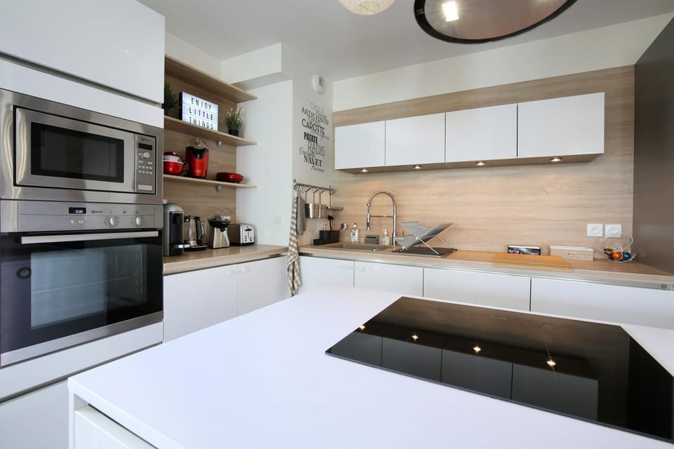 Coffee/tea facilities, dishwasher, minibar, pet friendly, stove, toaster, kitchen