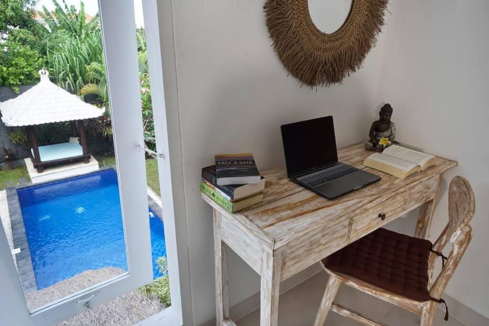BIG TROPICAL VILLA,POOL, BILLARD, TOP LOCATION Villa in North Kuta