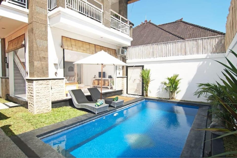 Property building, Patio, Day, Garden, View (from property/room), Balcony/Terrace, Garden view, Pool view, Swimming pool, sunbed