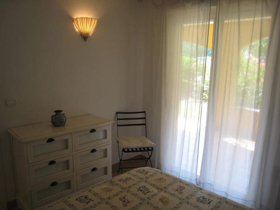 Appartement T3 avec grand jardin privé, climatisation et parking - FR-1-100-205 Apartment in Cavalaire-sur-Mer