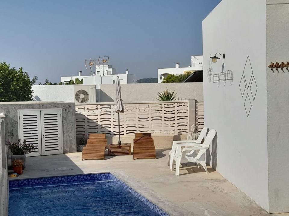 Off site, Balcony/Terrace