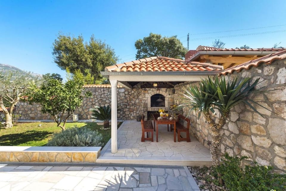 Patio, Facade/entrance, BBQ facilities