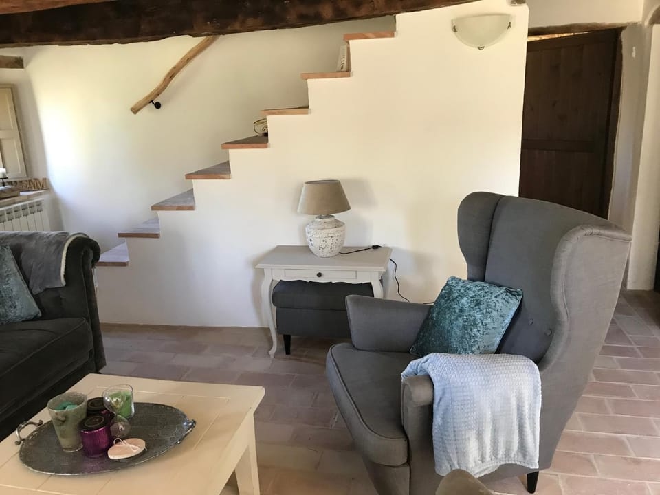 Communal lounge/ TV room, Living room, Seating area