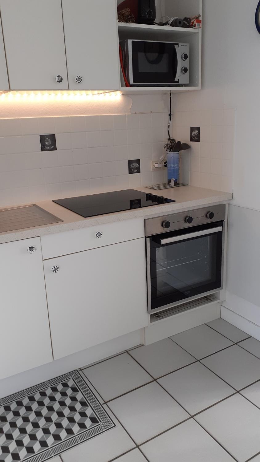 Kitchen or kitchenette, pet friendly, stove, kitchen
