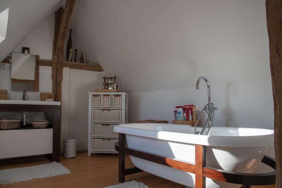 Toilet, Bathroom, Kitchen or kitchenette, Bath