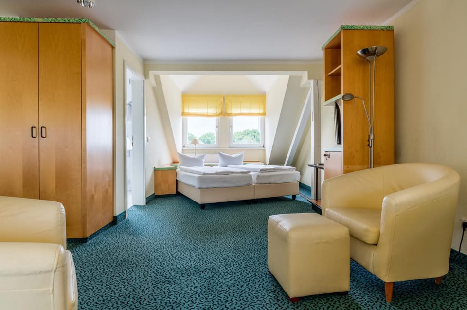 Bed, Living room