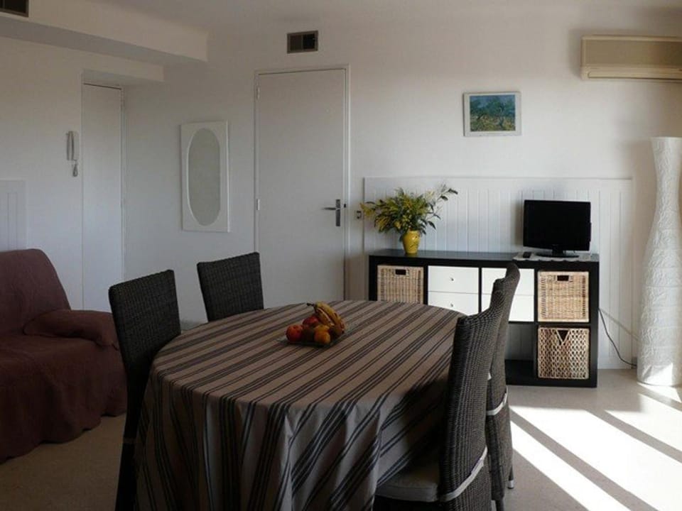 Charmant appartement climatisé, parking, animaux admis - FR-1-100-221 Apartment in Cavalaire-sur-Mer