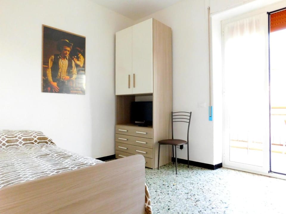 Bed, Living room, Bedroom