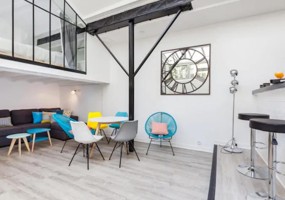 Lounge or bar