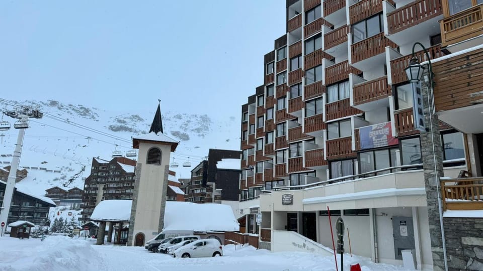 Property building, Skiing