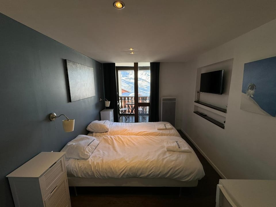 Bed, View (from property/room)
