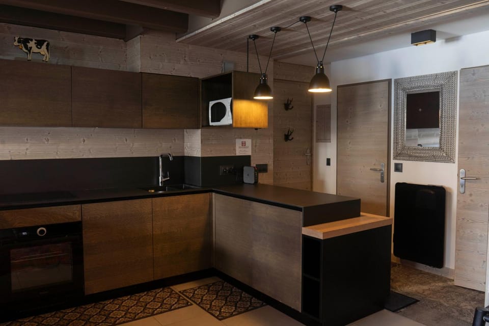Résidence VAL VILLAGE, skis aux pieds, Duplex 3 chambres 75 m2 - by MONTBLANC LODGE Apartment in Val dIsere